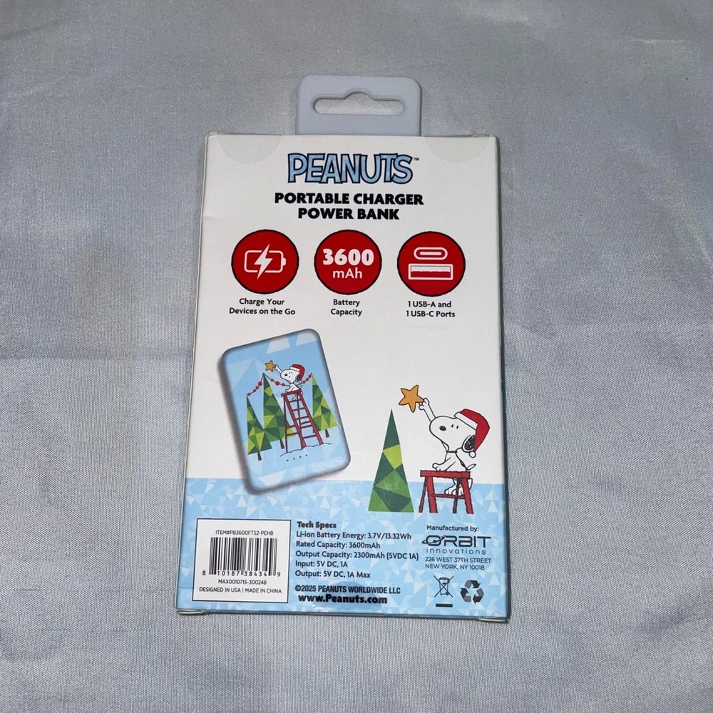 Peanuts Snoopy Christmas Portable Charger Power Bank 3600 mAh USB-A USB-C New